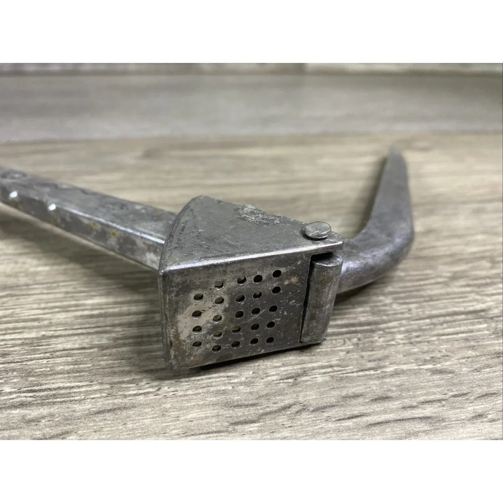 Vintage 1970s Aluminum Garlic Press Crusher 6